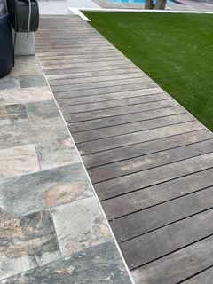 Avant — bois terni par la grisaille