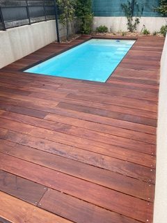 Après — lames de terrasse nettoyées et homogènes